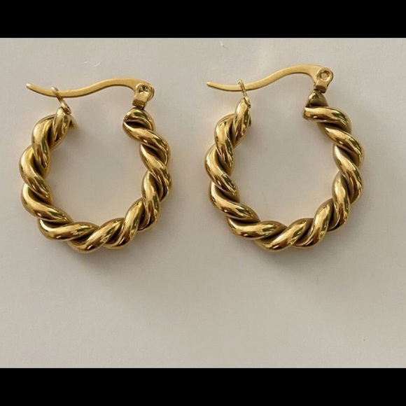twisted hoops - Picture 3 of 4